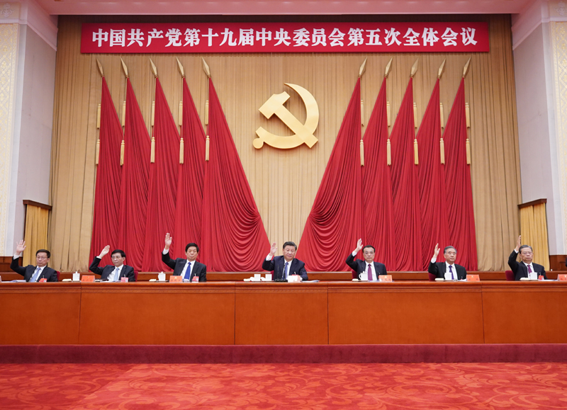 中国共产党第十九届中央委员会第五次全体会议，于2020年10月26日至29日在北京举行。这是习近平、李克强、栗战书、汪洋、王沪宁、赵乐际、韩正等在主席台上。新华社记者 王晔 摄